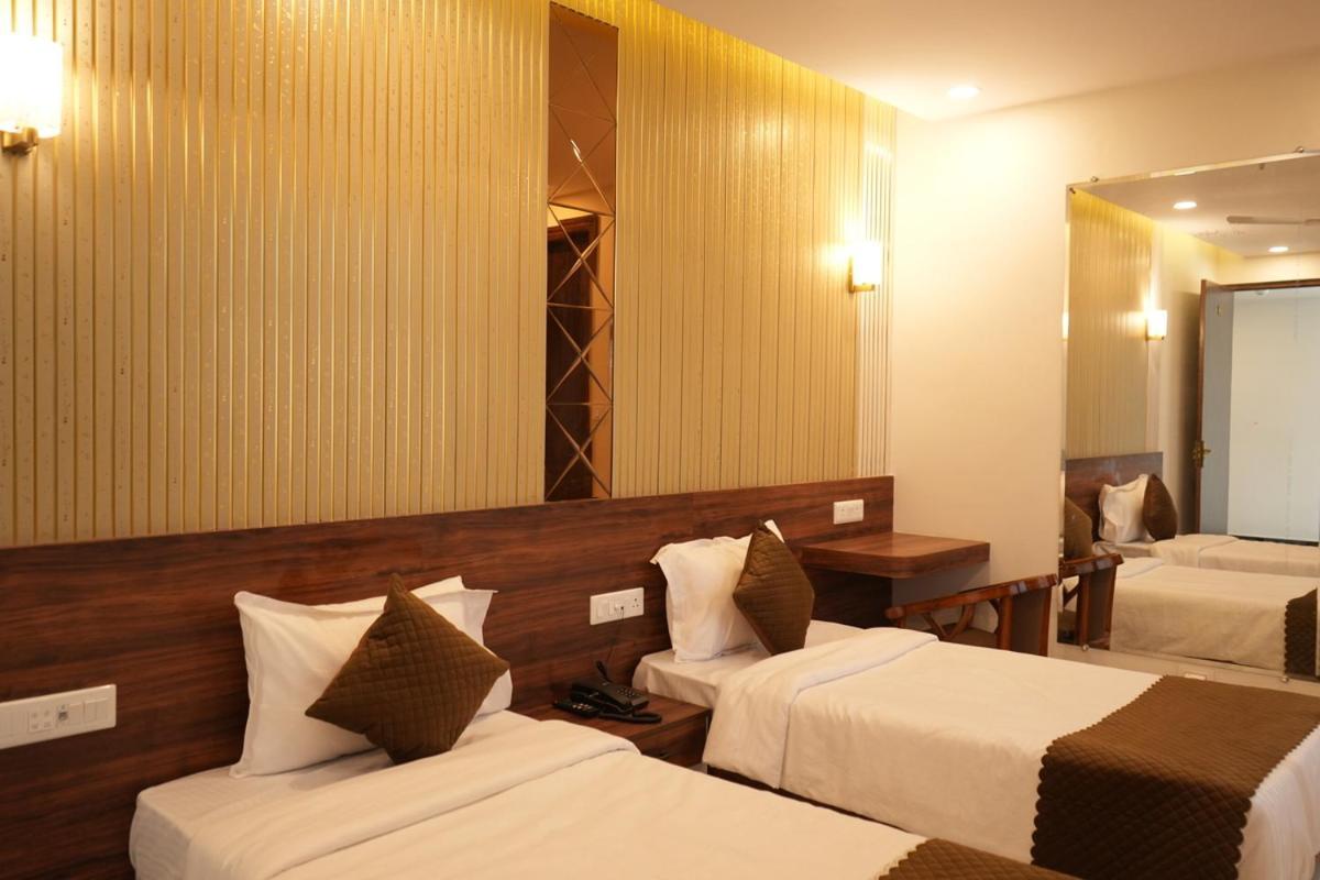 Hotel Golden Palace Lucknow Zewnętrze zdjęcie