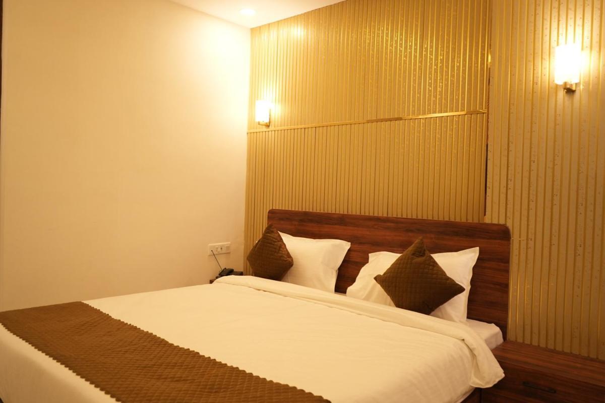 Hotel Golden Palace Lucknow Zewnętrze zdjęcie