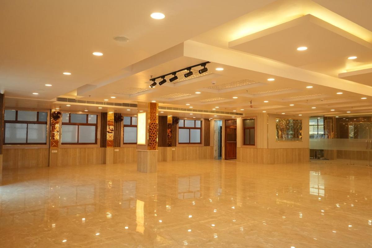 Hotel Golden Palace Lucknow Zewnętrze zdjęcie